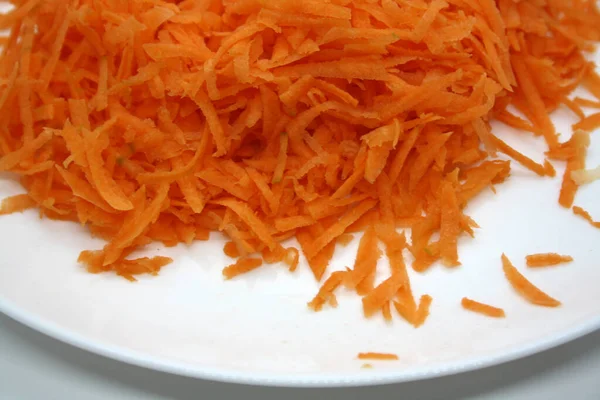 Αλεσμένα Πορτοκαλί Καρότα Λευκό Πιάτο Ιστορικό Του Κειμένου — Φωτογραφία Αρχείου