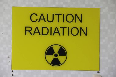 Radyasyon uyarısı. - Evet. Şeffaf arkaplan.