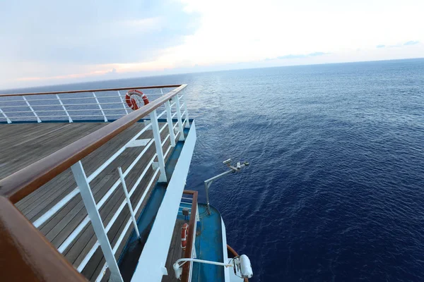 Cruise Gemi Deniz Manzaralı Açık Güverte — Stok fotoğraf