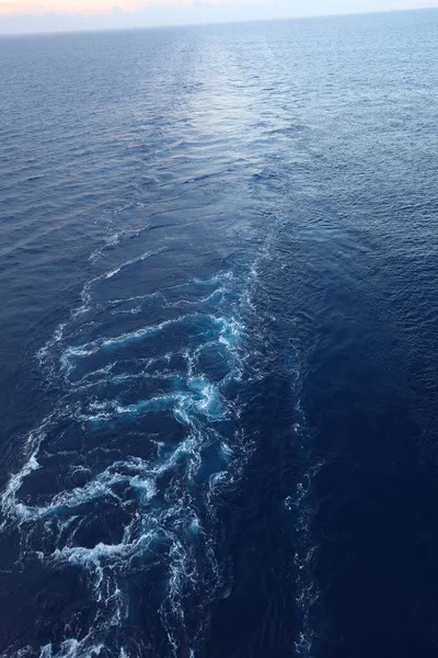 Пряма Стежка Човном Океані — стокове фото