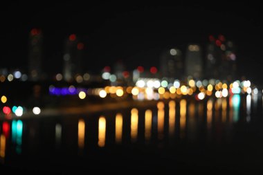 Alacakaranlık, şehir ve ofis binalarındaki bulanık ışıklar, soyut arkaplan