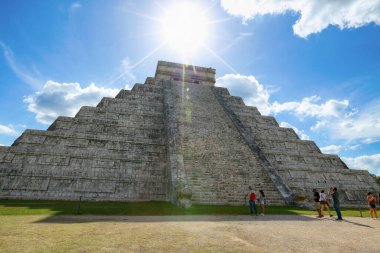 El Castillo (tapınak Kukulcan), bir Mesoamerican adım-Piramit, Chichen. Terminal Klasik dönem Maya halkı tarafından inşa edilmiş. UNESCO Dünya Mirası