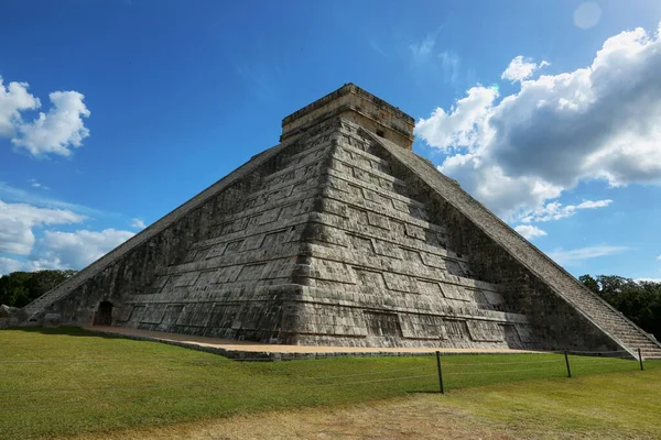Castillo Tempel Des Kukulcan Eine Mesoamerikanische Stufenpyramide Chichen Von Den — Stockfoto