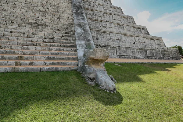 Castillo Temple Kukulcan Une Pyramide Méso Américaine Chichen Construit Par — Photo