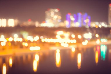 Alacakaranlık, şehir ve ofis binalarındaki bulanık ışıklar, soyut arkaplan