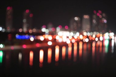 Alacakaranlık, şehir ve ofis binalarındaki bulanık ışıklar, soyut arkaplan