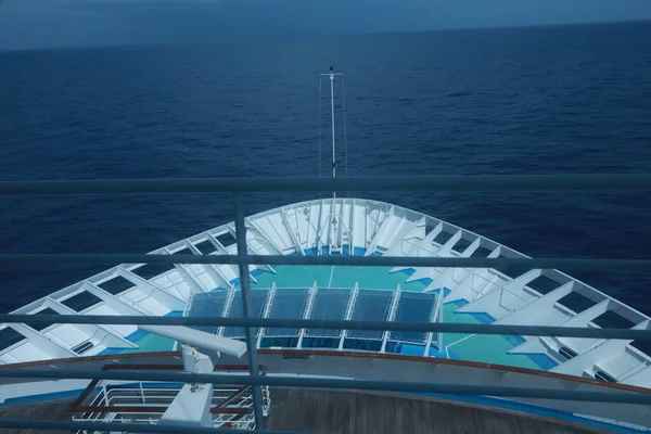 Uitzicht Vanuit Het Raam Van Navigatiebrug Van Het Cruiseschip Door — Stockfoto