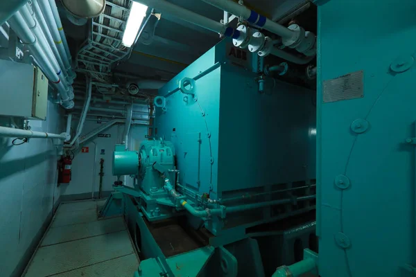 Εσωτερικό Μηχανοστασίου Κρουαζιερόπλοιων Υδατοστεγείς Πόρτες Ηλεκτρικούς Και Πετρελαιοκινητήρες Σωλήνες Νερού — Φωτογραφία Αρχείου