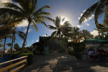 Grand Turk, Turks ve Caicos Adaları - Gezici gemi güneşli bir günde Grand Turk limanına yanaştı