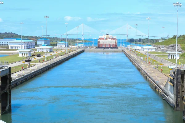 Miraflores Kilitlerindeki Konteyner Gemisi Panama Kanalı Panama Şehri Panama — Stok fotoğraf