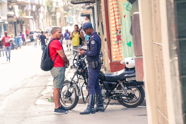 Ricevere Una Multa Violazione Del Traffico Havana Cuba — Foto Stock