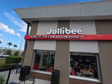 Florida 'daki Jollibee mağazasının önünde.