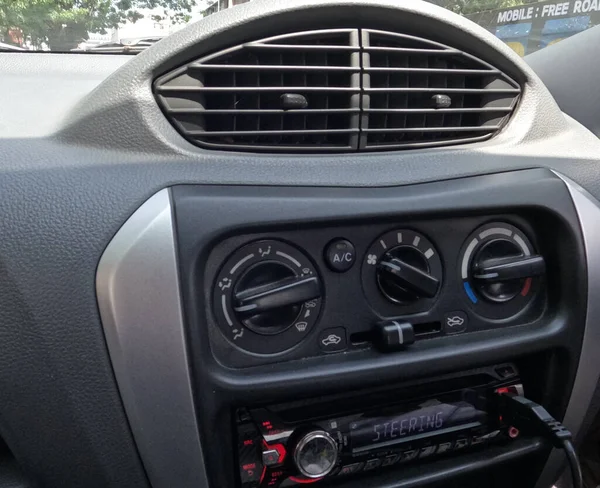 車の中のエアコンの美しいデザイン — ストック写真