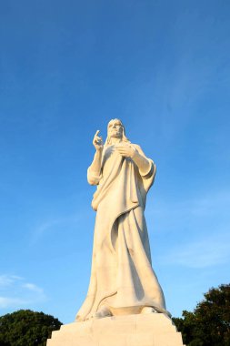 Havana Mesih 'i, Küba' nın Havana körfezine bakan bir tepede Nasıralı İsa 'yı temsil eden büyük bir heykel. - Hayal et.
