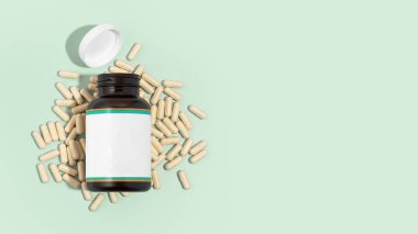 Açık mavi arka planda doğal renk kapsülleri ve cam şişe. Vitaminler, biyolojik olarak aktif bileşenler. Sağlıklı bağışıklık kompozisyonu. Sağlık, yaşam tarzı. Üst Görünüm, Boşluğu Kopyala