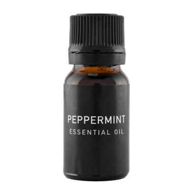 Beyaz arka planda izole edilmiş bir şişe nane yağı. Doğal kozmetik, doğal yağlar, duygusal refah ve cilt bakımı fikri. Kesme yolu.