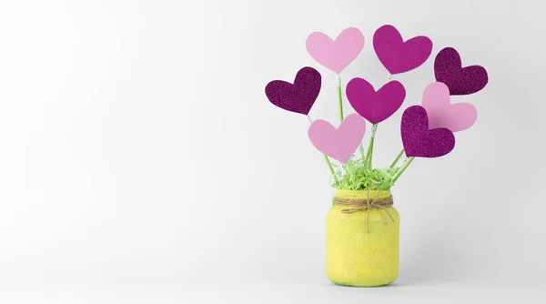 美しい花束の棒に心 バレンタインデーの背景とコピースペース — ストック写真