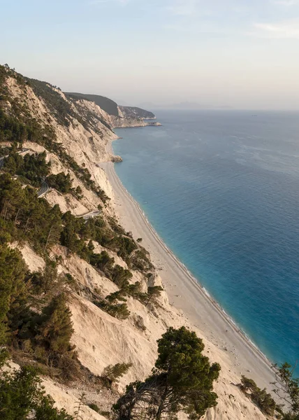 Чудове Середземноморське Узбережжя Під Великою Скелею — стокове фото