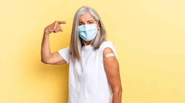 Senior Gråhårig Kvinna Vaccinkoncept — Stockfoto