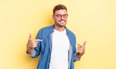 Genç, yakışıklı, kibirli, mutlu, şaşırmış ve tatmin olmuş görünen, kendini gösteren, kendini kazanan gibi hisseden İspanyol bir adam.