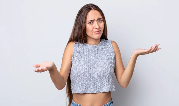 Hispanic Pretty Woman Looking Puzzled Confused Stressed Wondering Different Options — Stock Photo, Image