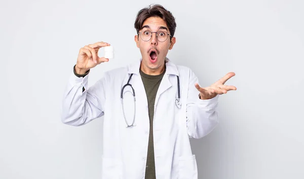 Fiatal Spanyol Férfit Meglepte Sokkolta Meglepte Egy Hihetetlen Meglepetés Orvos — Stock Fotó