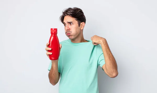 Jovem Hispânico Sentindo Estressado Ansioso Cansado Frustrado Conceito Ketchup — Fotografia de Stock