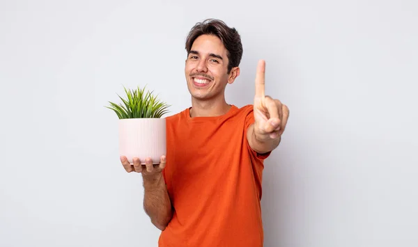 Jeune Homme Hispanique Souriant Fièrement Toute Confiance Faisant Numéro Concept — Photo