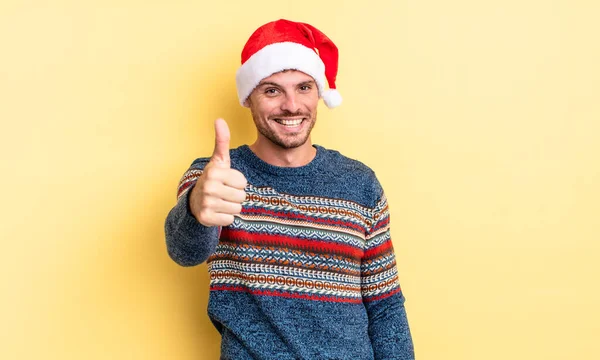 Jonge Knappe Man Die Zich Trots Voelt Positief Lachend Met — Stockfoto