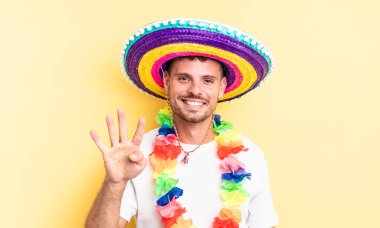 Genç yakışıklı adam gülümsüyor ve arkadaş canlısı görünüyor, dört numarayı gösteriyor. Meksika partisi konsepti