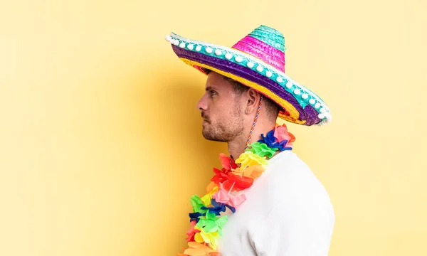 Joven Hombre Guapo Vista Perfil Pensando Imaginando Soñando Despierto Concepto —  Fotos de Stock