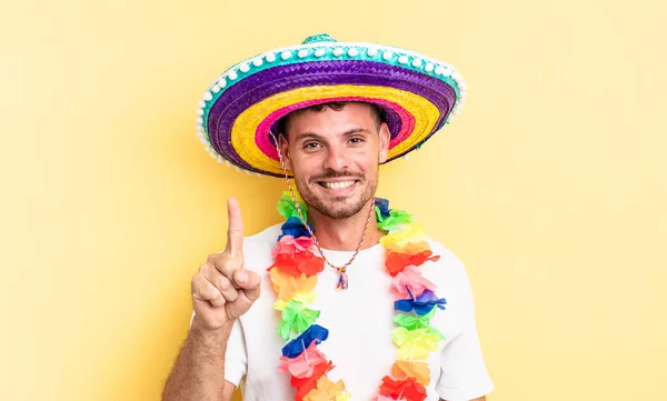 Jonge Knappe Man Glimlachend Vriendelijk Toont Nummer Één Mexicaans Partijconcept — Stockfoto
