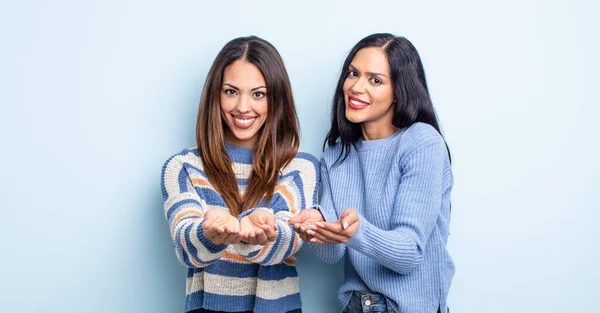 Pretty Hispanic Woman Smiling Happily Friendly Offering Showing Concept Couple — Stock Photo, Image