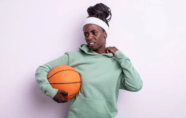 Mujer Negra Bonita Sintiéndose Estresada Ansiosa Cansada Frustrada Concepto Baloncesto —  Fotos de Stock