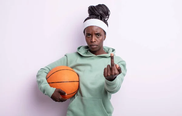 Bonita Mujer Negra Sintiéndose Enojada Molesta Rebelde Agresiva Concepto Baloncesto —  Fotos de Stock