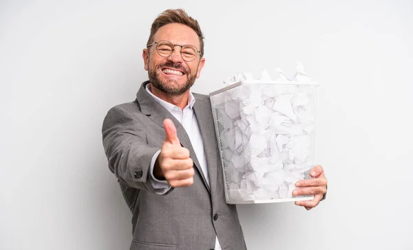 Hombre Guapo Mediana Edad Sentirse Orgulloso Sonriendo Positivamente Con Los —  Fotos de Stock