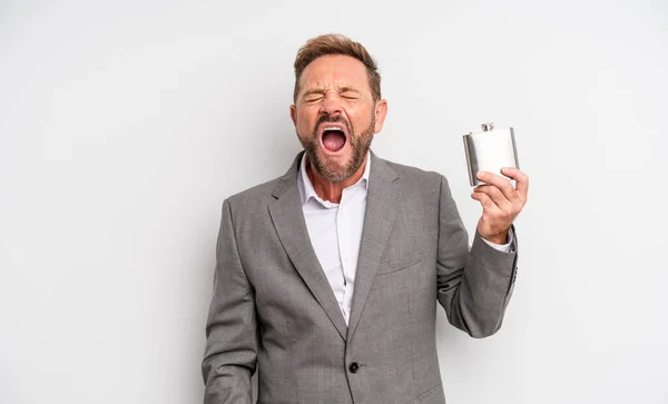 Hombre Guapo Mediana Edad Gritando Agresivamente Luciendo Muy Enojado Concepto —  Fotos de Stock