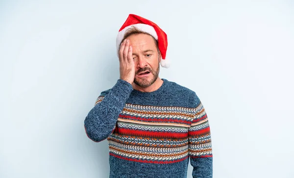 Medelålders Stilig Man Känner Sig Uttråkad Frustrerad Och Sömnig Efter — Stockfoto