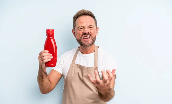 Bel Homme Âge Moyen Air Colère Ennuyé Frustré Concept Ketchup — Photo