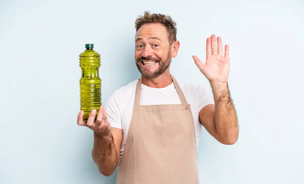 Ein Gutaussehender Mann Mittleren Alters Lächelt Glücklich Winkt Mit Der — Stockfoto