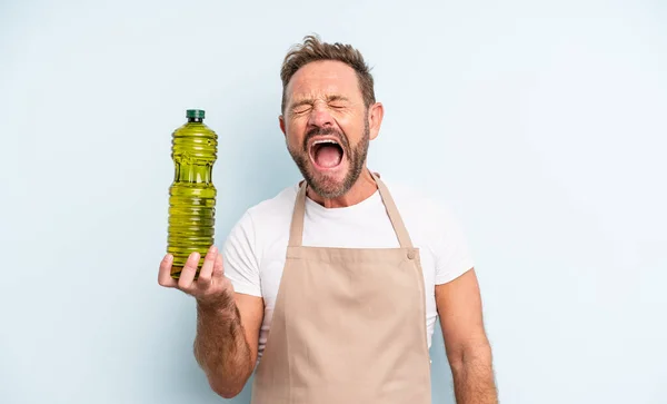 Hombre Guapo Mediana Edad Gritando Agresivamente Luciendo Muy Enojado Concepto — Foto de Stock