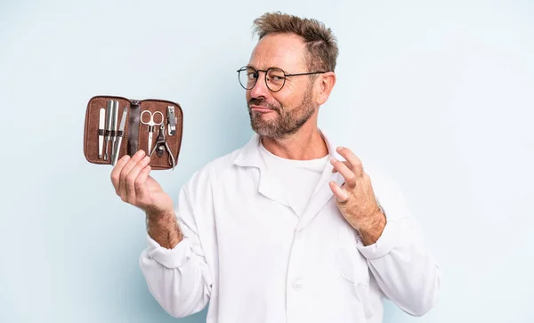 Homem Bonito Meia Idade Que Parece Arrogante Bem Sucedido Positivo — Fotografia de Stock