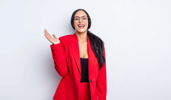 Pretty Hispanic Woman Feeling Happy Surprised Realizing Solution Idea Businesswoman — Stock Photo, Image