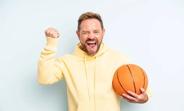 Middle Age Handsome Man Shouting Aggressively Angry Expression Basketball Concept — Stock Photo, Image