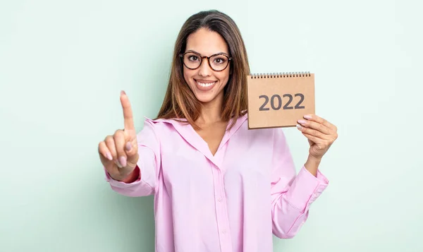 Pretty Hispanic Woman Smiling Looking Friendly Showing Number One 2022 — Stock Photo, Image