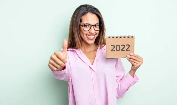 Pretty Hispanic Woman Feeling Proud Smiling Positively Thumbs 2022 Calendar — Stock Photo, Image