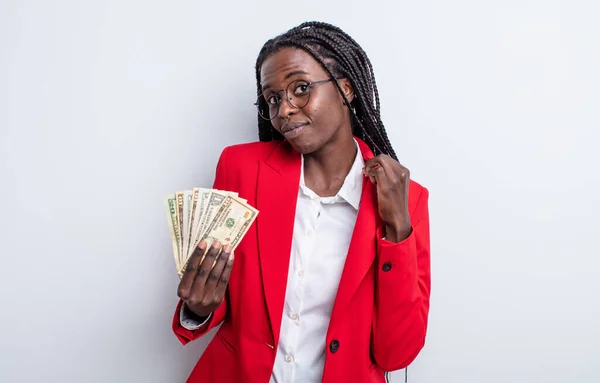 Mooie Zwarte Vrouw Die Arrogant Succesvol Positief Trots Uitziet Concept — Stockfoto