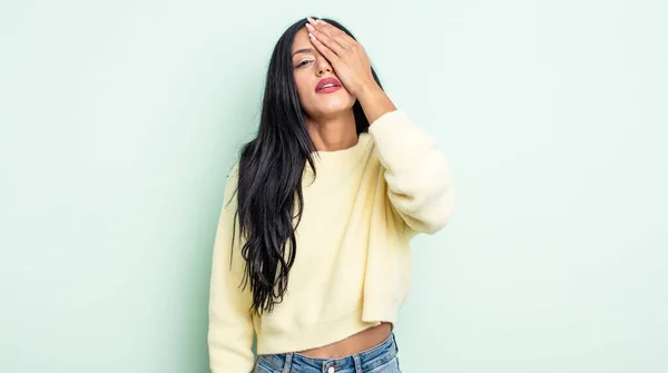 Pretty Hispanic Woman Looking Sleepy Bored Yawning Headache One Hand — Stock Photo, Image