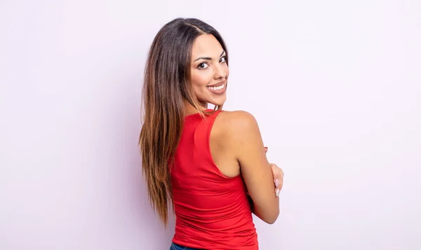 Hübsche Hispanische Frau Lächelt Fröhlich Fühlt Sich Glücklich Zufrieden Und — Stockfoto