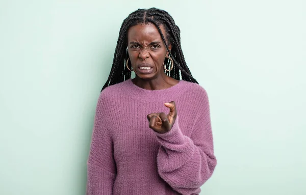 Negro Bonita Mujer Buscando Enojado Molesto Frustrado Gritando Wtf Que —  Fotos de Stock